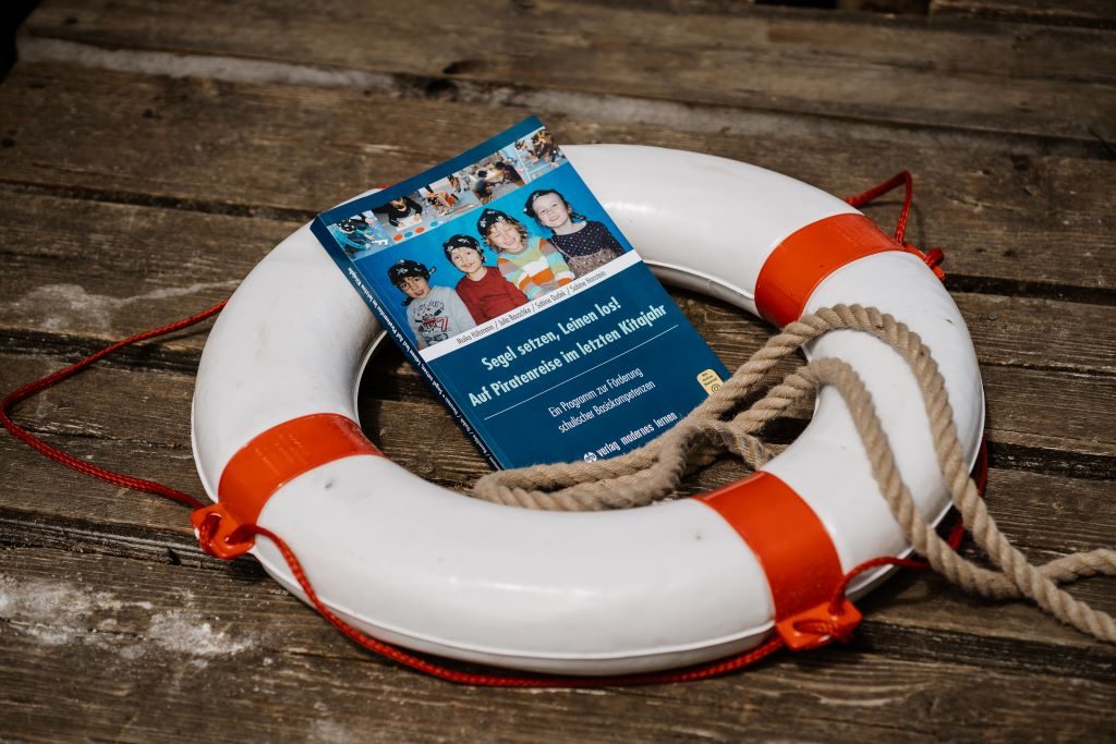 Piratenreise-Buch-im-Rettungsreifen